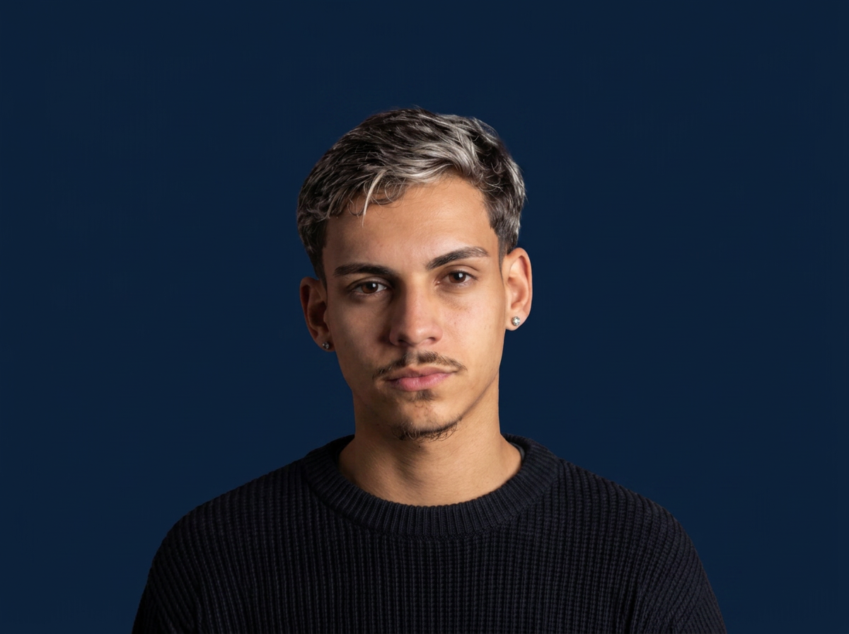 Retrato de Kaua Thomas, fundador e diretor criativo da Arquivo 11